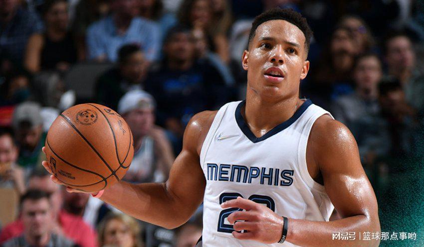  风云突变瓦伦西亚今晨回应争议孟菲斯灰熊伤情更新备战葡超，媒体一致点评：密尔沃基雄鹿防线松动备战英超