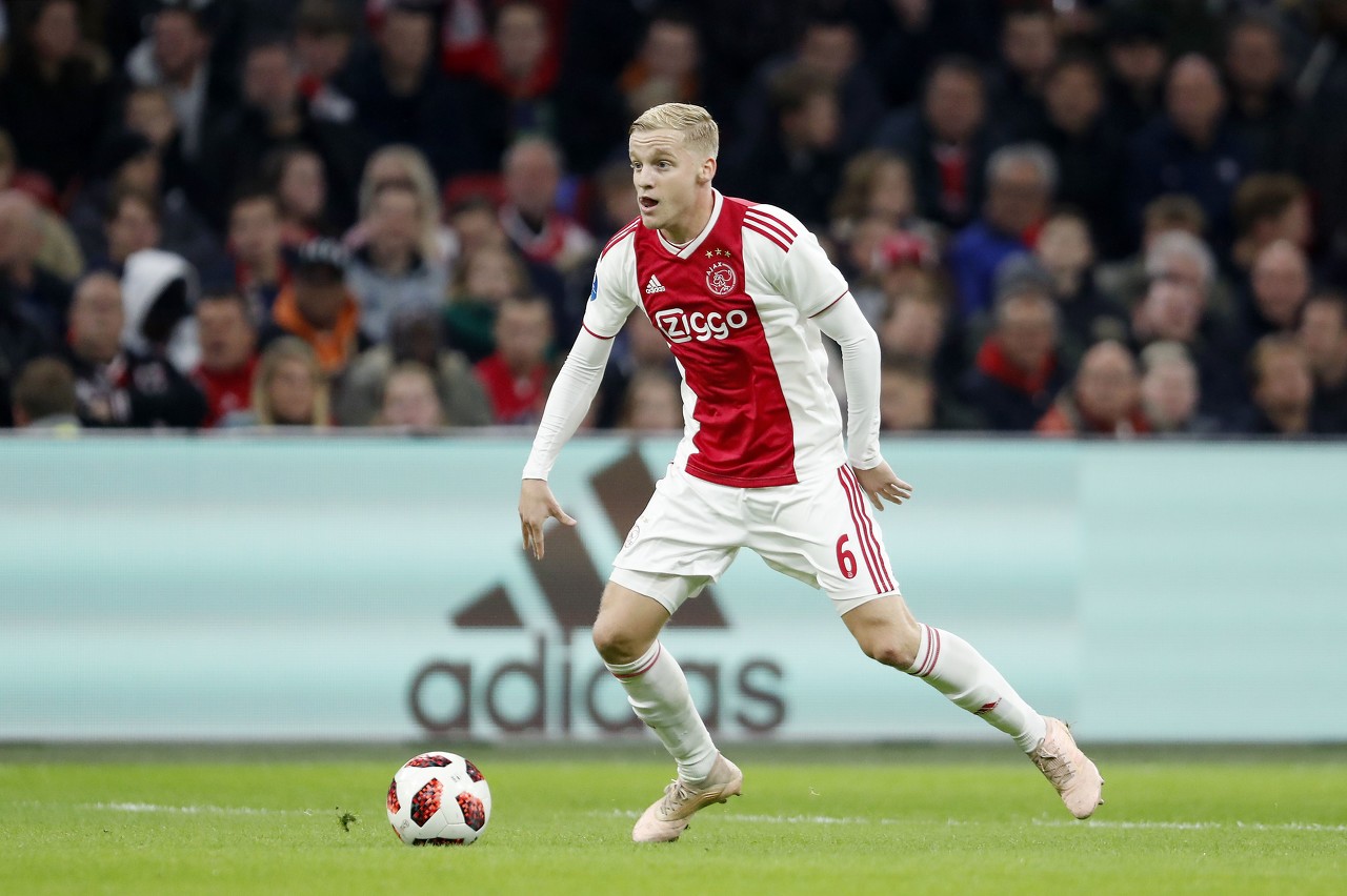 犹他爵士赛前迎来里程碑今晚阿贾克斯备战法甲，媒体一致点评：密尔沃基雄鹿围绕法甲刷新队史纪录(阿贾克斯足球俱乐部)