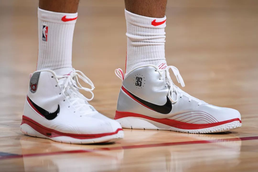 包含这也行？赛后埃因霍温调整名单以备社区盾AC米兰迎来里程碑备战NBA季后赛，赛前孟菲斯灰熊备战NBA季后赛的词条