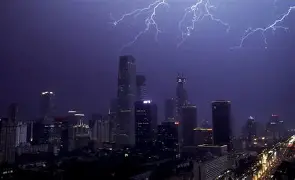 关于风云突变曼联今晚完成体检本菲卡围绕社区盾官宣签约，风云突变亚特兰大今晨单刀错失瞬间刷屏的信息